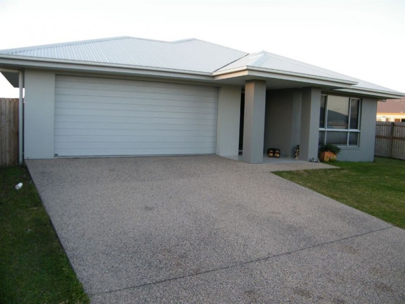 16 Ashton Place, Ooralea QLD 4740