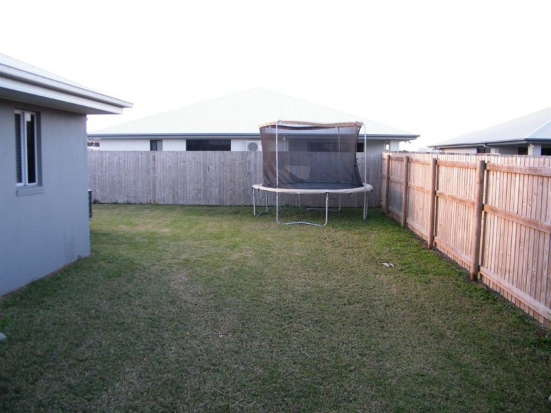 16 Ashton Place, Ooralea QLD 4740