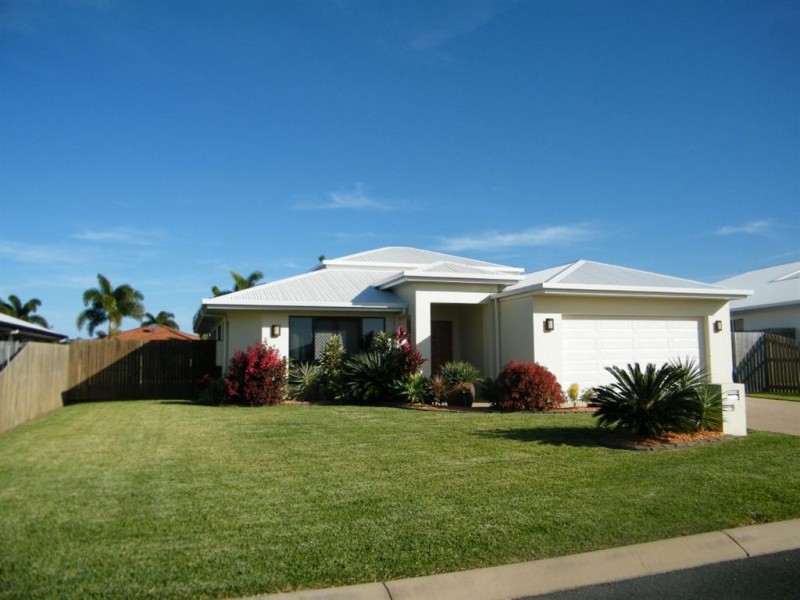 9 Woodroffe Place, Glenella QLD 4740