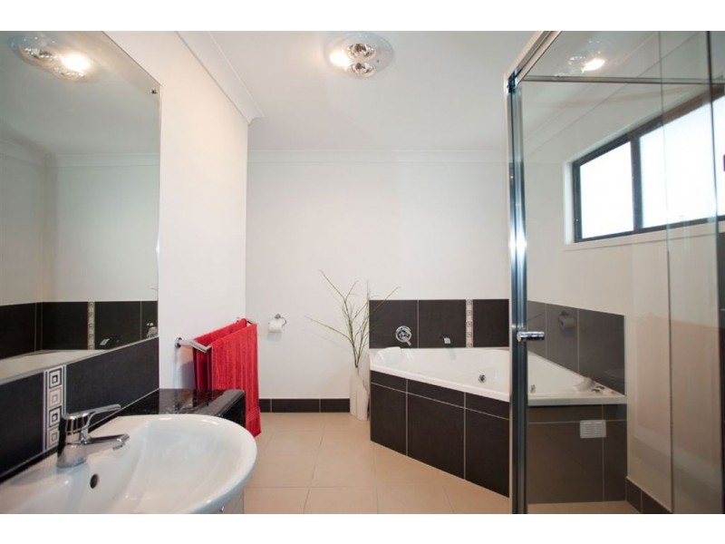 5 Woodroffe Place, Glenella QLD 4740