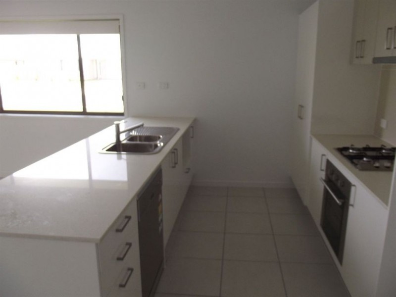 12 Isobel Avenue, Mirani QLD 4754