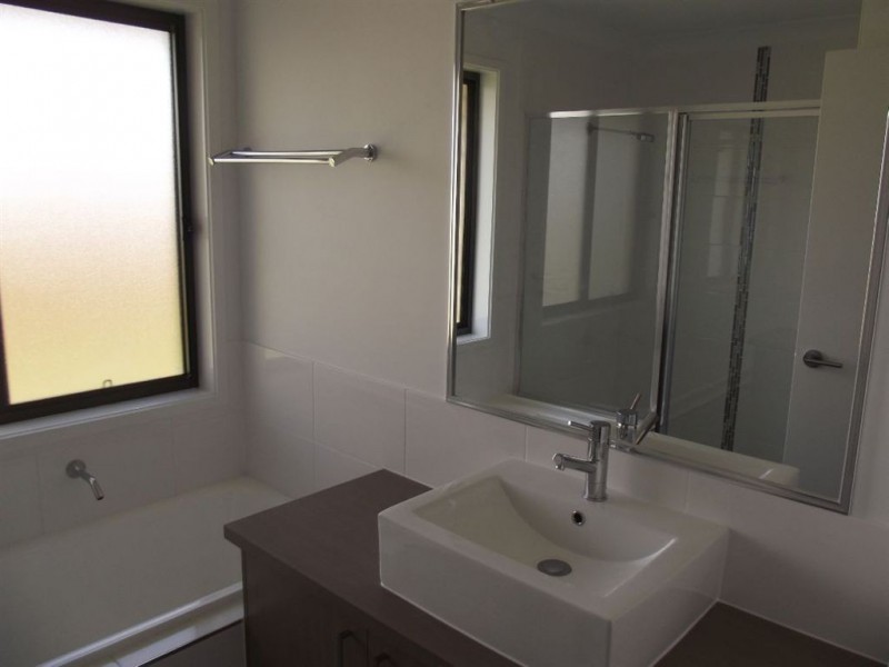 12 Isobel Avenue, Mirani QLD 4754