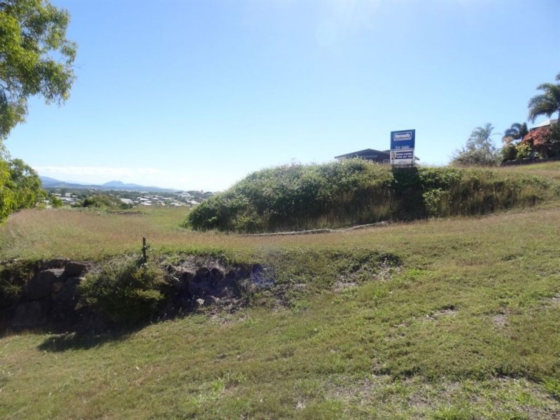 1 Rainbow Crescent, Blacks Beach QLD 4740