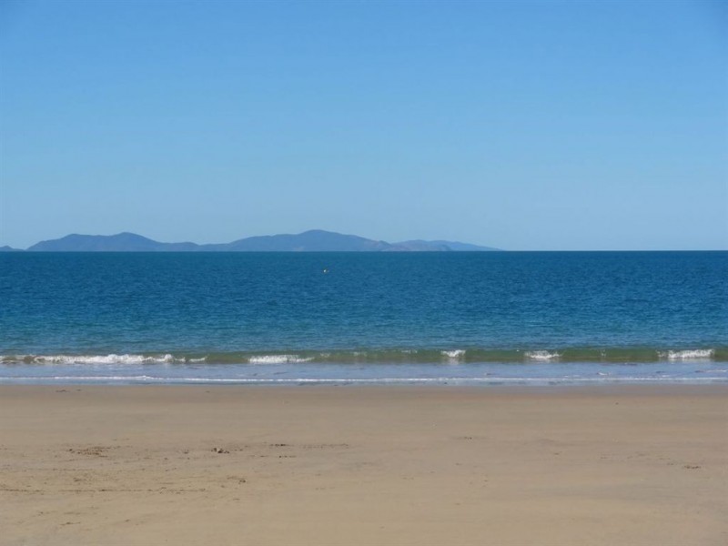 1 Rainbow Crescent, Blacks Beach QLD 4740