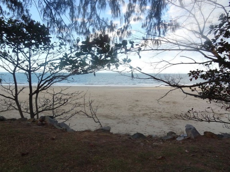 1 Rainbow Crescent, Blacks Beach QLD 4740
