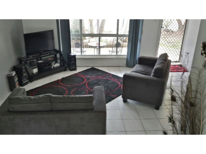 8 Melanie Street, Eimeo QLD 4740