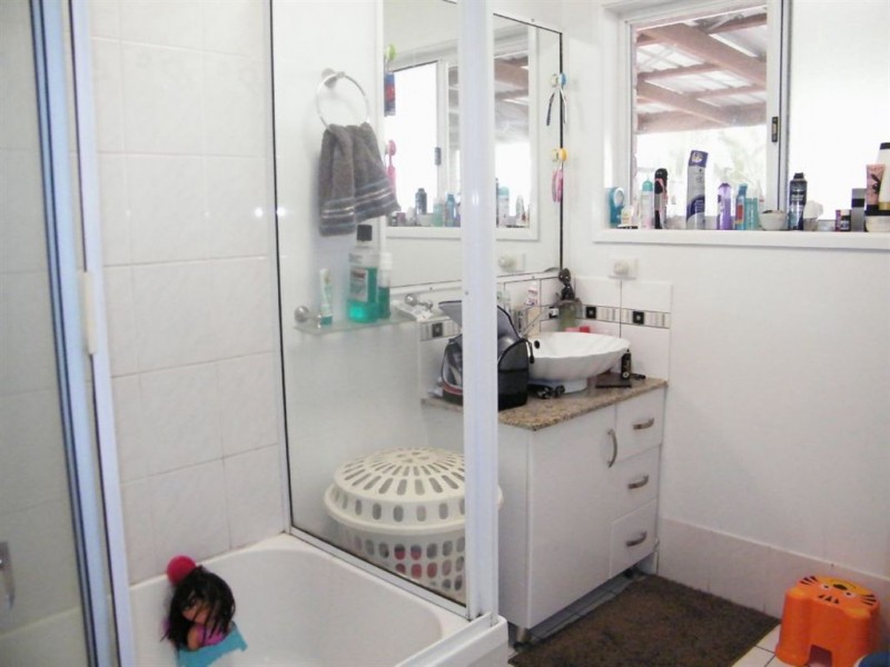 8 Melanie Street, Eimeo QLD 4740