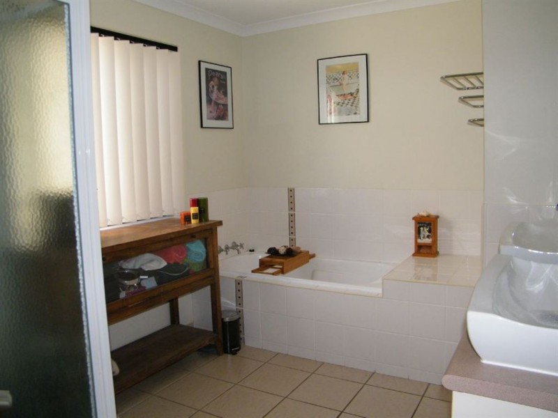 16 Reef Parade, East Mackay QLD 4740