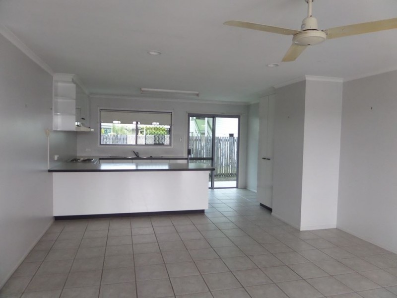 2/379 Shakespeare Street, Mackay QLD 4740