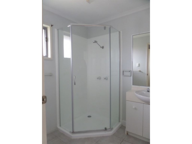 2/379 Shakespeare Street, Mackay QLD 4740