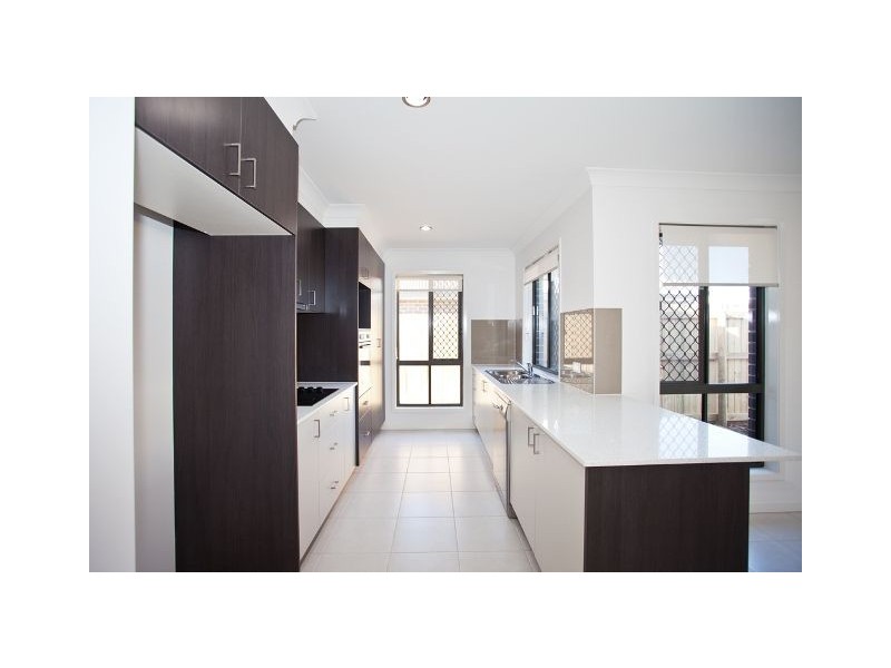 1/8 Halifax Place, Rural View QLD 4740