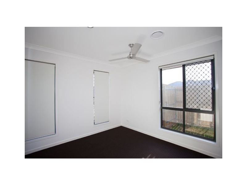 1/8 Halifax Place, Rural View QLD 4740