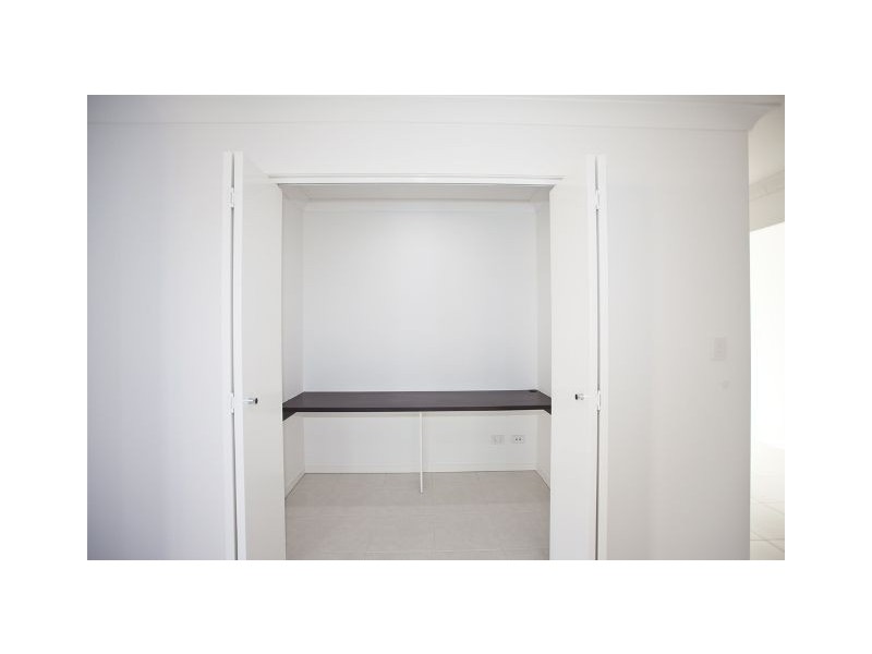 1/8 Halifax Place, Rural View QLD 4740