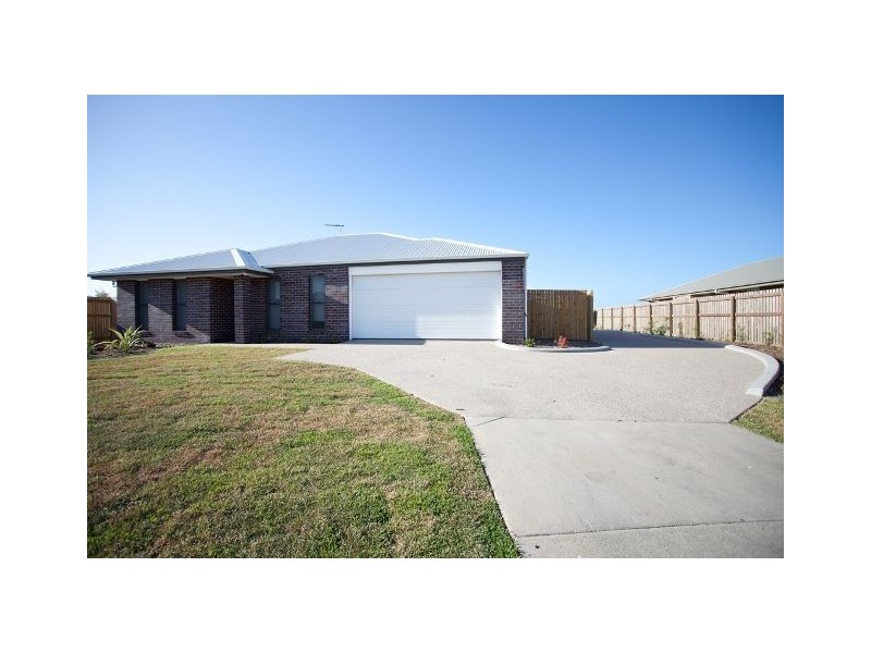 1/8 Halifax Place, Rural View QLD 4740