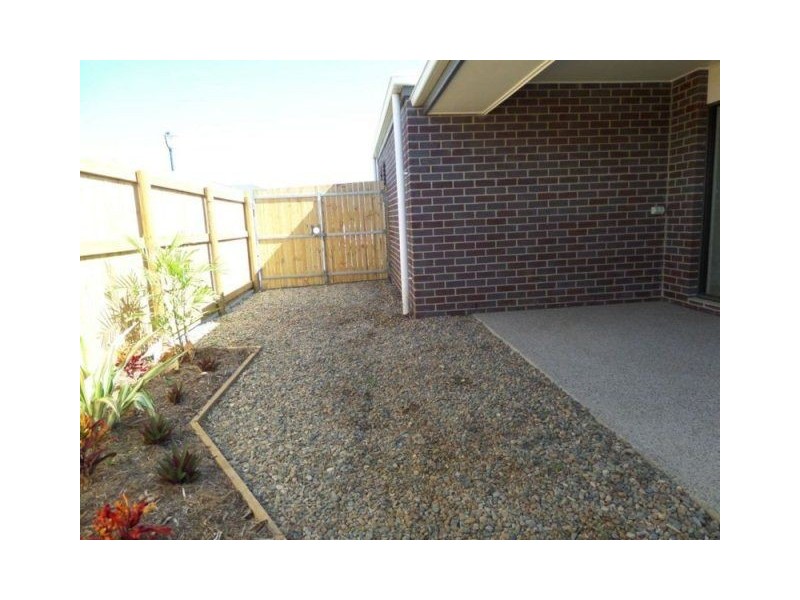 1/8 Halifax Place, Rural View QLD 4740