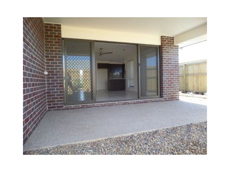 1/8 Halifax Place, Rural View QLD 4740