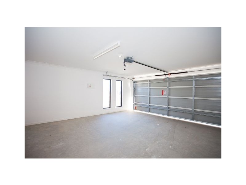 1/8 Halifax Place, Rural View QLD 4740