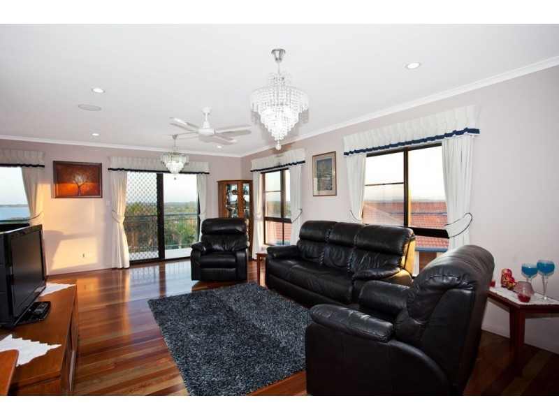10 Rainbow Crescent, Blacks Beach QLD 4740
