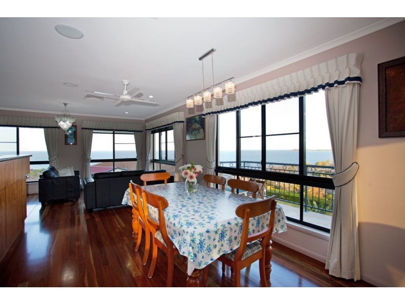 10 Rainbow Crescent, Blacks Beach QLD 4740