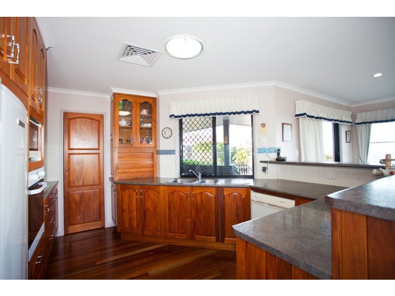 10 Rainbow Crescent, Blacks Beach QLD 4740