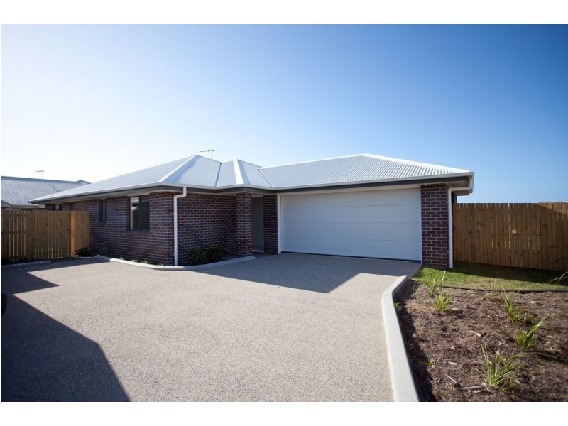 2/8 Halifax Place, Rural View QLD 4740