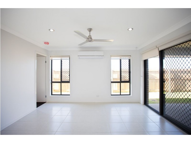 2/8 Halifax Place, Rural View QLD 4740