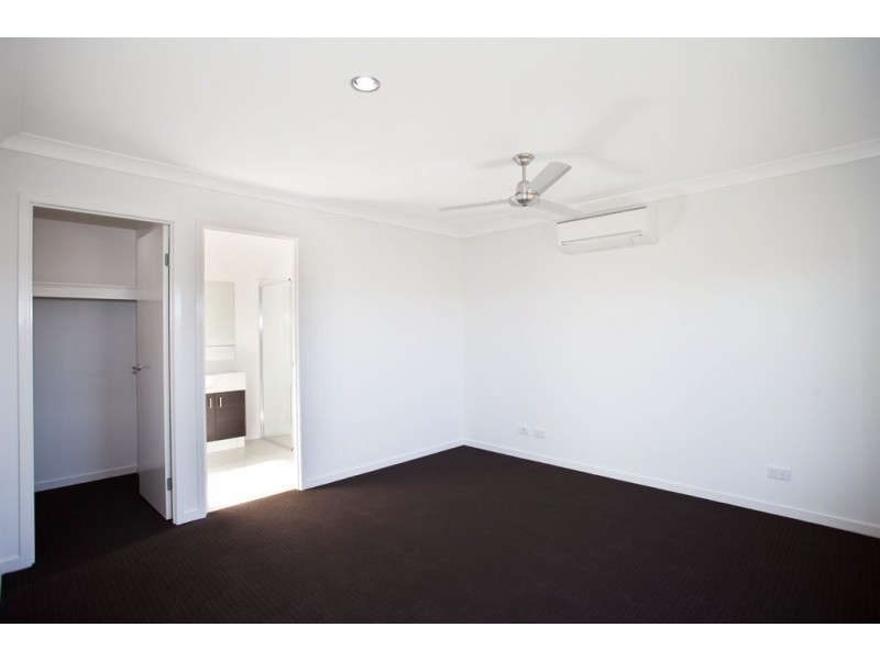 2/8 Halifax Place, Rural View QLD 4740