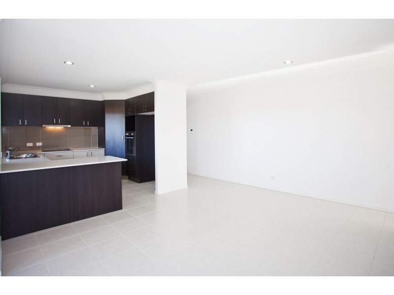 2/8 Halifax Place, Rural View QLD 4740