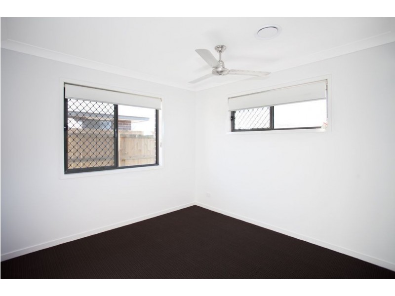 2/8 Halifax Place, Rural View QLD 4740