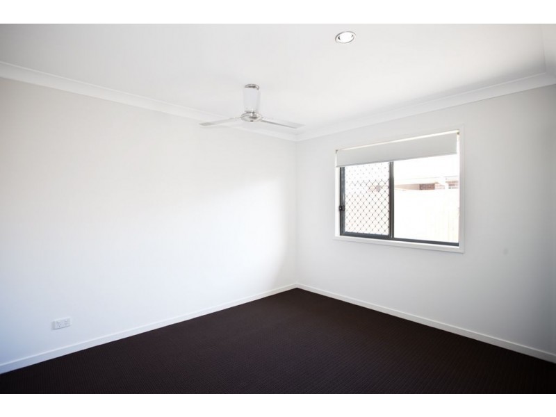 2/8 Halifax Place, Rural View QLD 4740