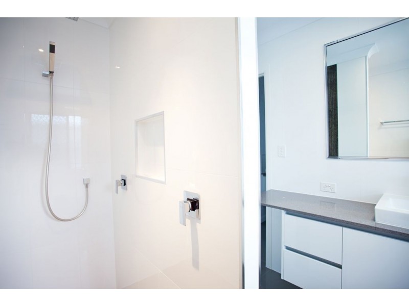 3 McIlwraith Way, Rural View QLD 4740