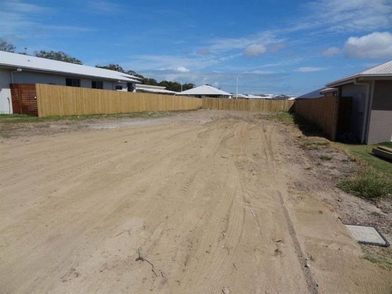 16 Majesty Street, Rural View QLD 4740
