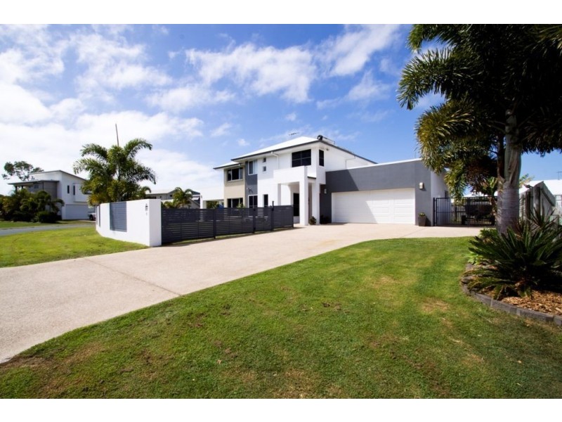 8 Seafarer Court, Blacks Beach QLD 4740