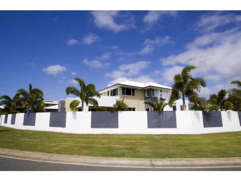 8 Seafarer Court, Blacks Beach QLD 4740