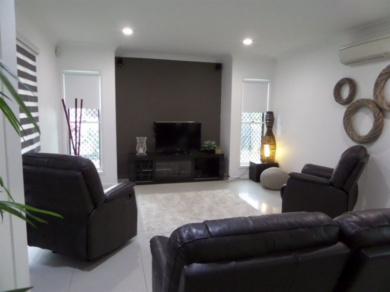 8 Seafarer Court, Blacks Beach QLD 4740