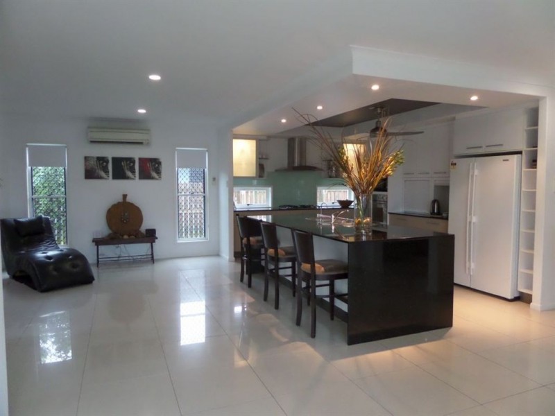 8 Seafarer Court, Blacks Beach QLD 4740