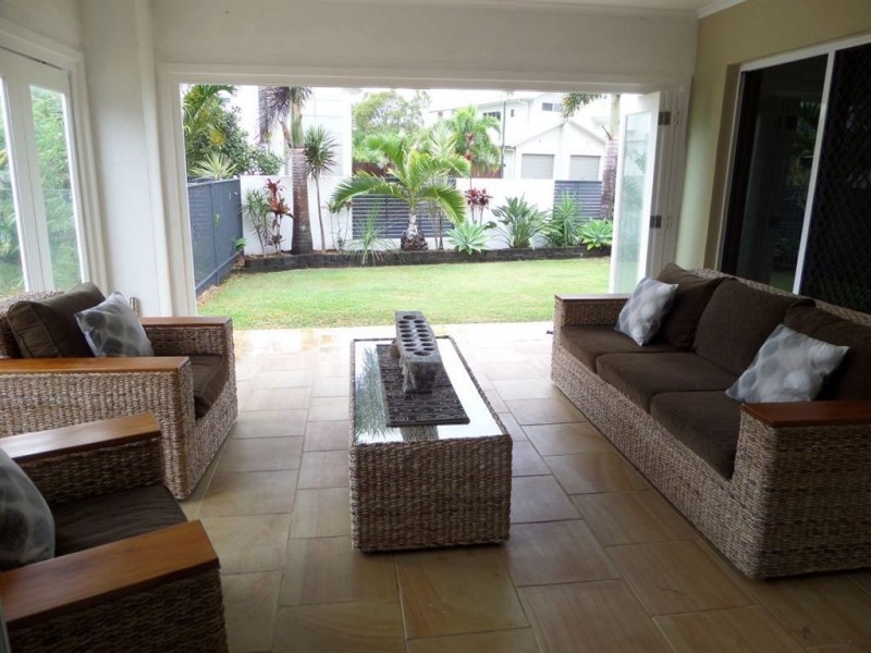 8 Seafarer Court, Blacks Beach QLD 4740