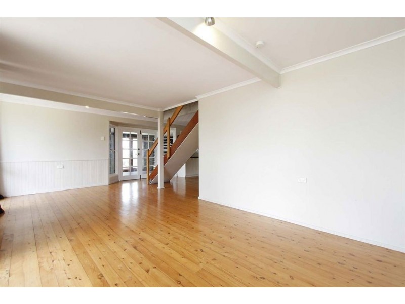 8 Weigands Road, Alexandra QLD 4740