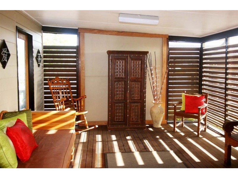 8 Weigands Road, Alexandra QLD 4740