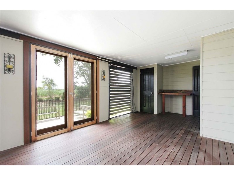 8 Weigands Road, Alexandra QLD 4740