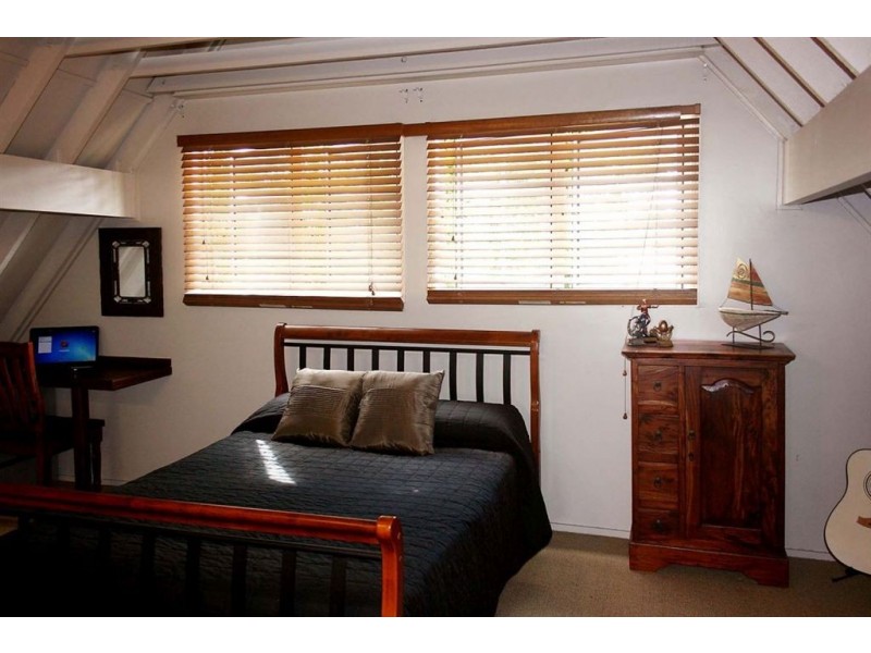 8 Weigands Road, Alexandra QLD 4740