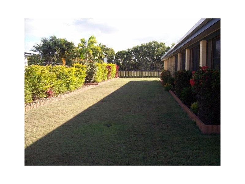 16 Elizabeth Street, Bucasia QLD 4750