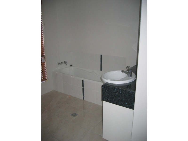 33 Wing Crescent, Mount Pleasant QLD 4740