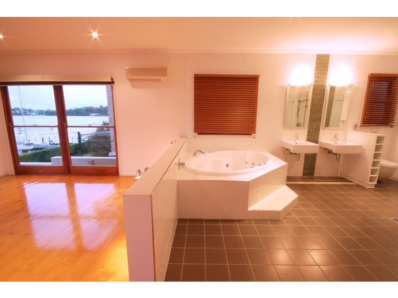 L 5 RP 12552 Wynnum Road, Norman Park QLD 4170