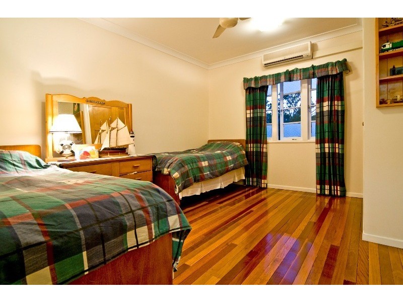32 Bentley Street, Morningside QLD 4170