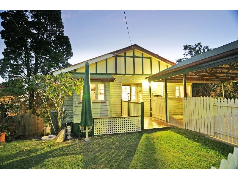 32 Wentworth Parade, Balmoral QLD 4171