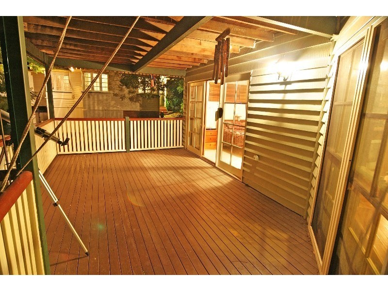 32 Wentworth Parade, Balmoral QLD 4171