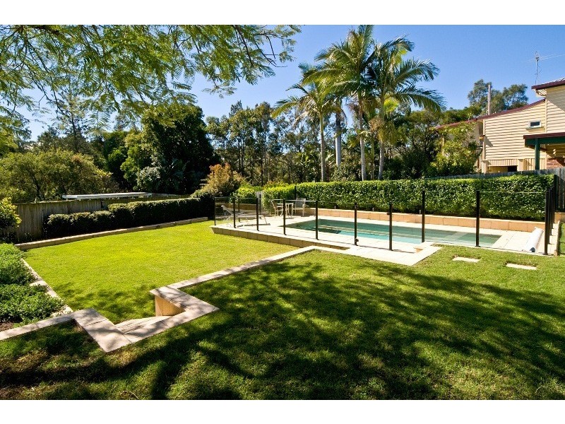 28 Bovelles Street, Camp Hill QLD 4152