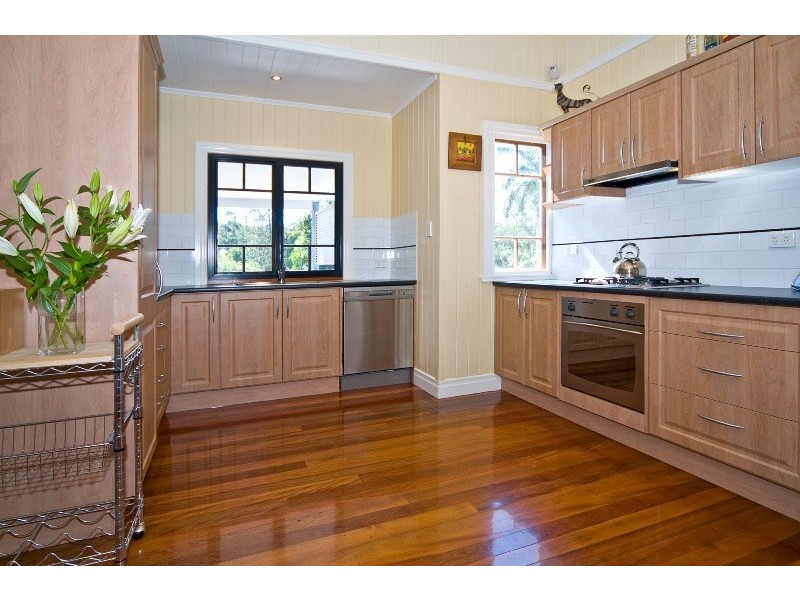 28 Bovelles Street, Camp Hill QLD 4152