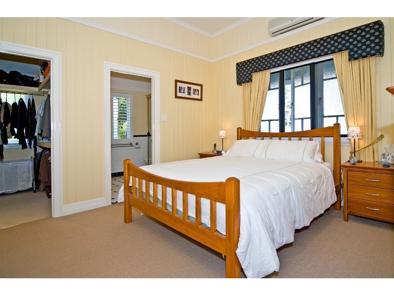 28 Bovelles Street, Camp Hill QLD 4152